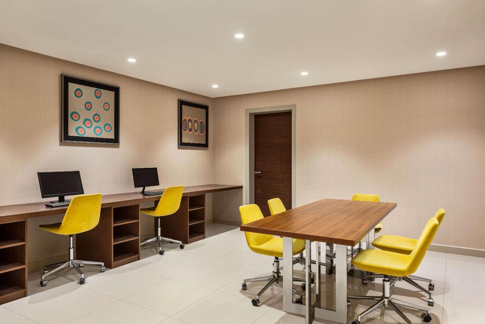Ramada By Wyndham Makkah Zad Al Tayseer Mecca ภายนอก รูปภาพ