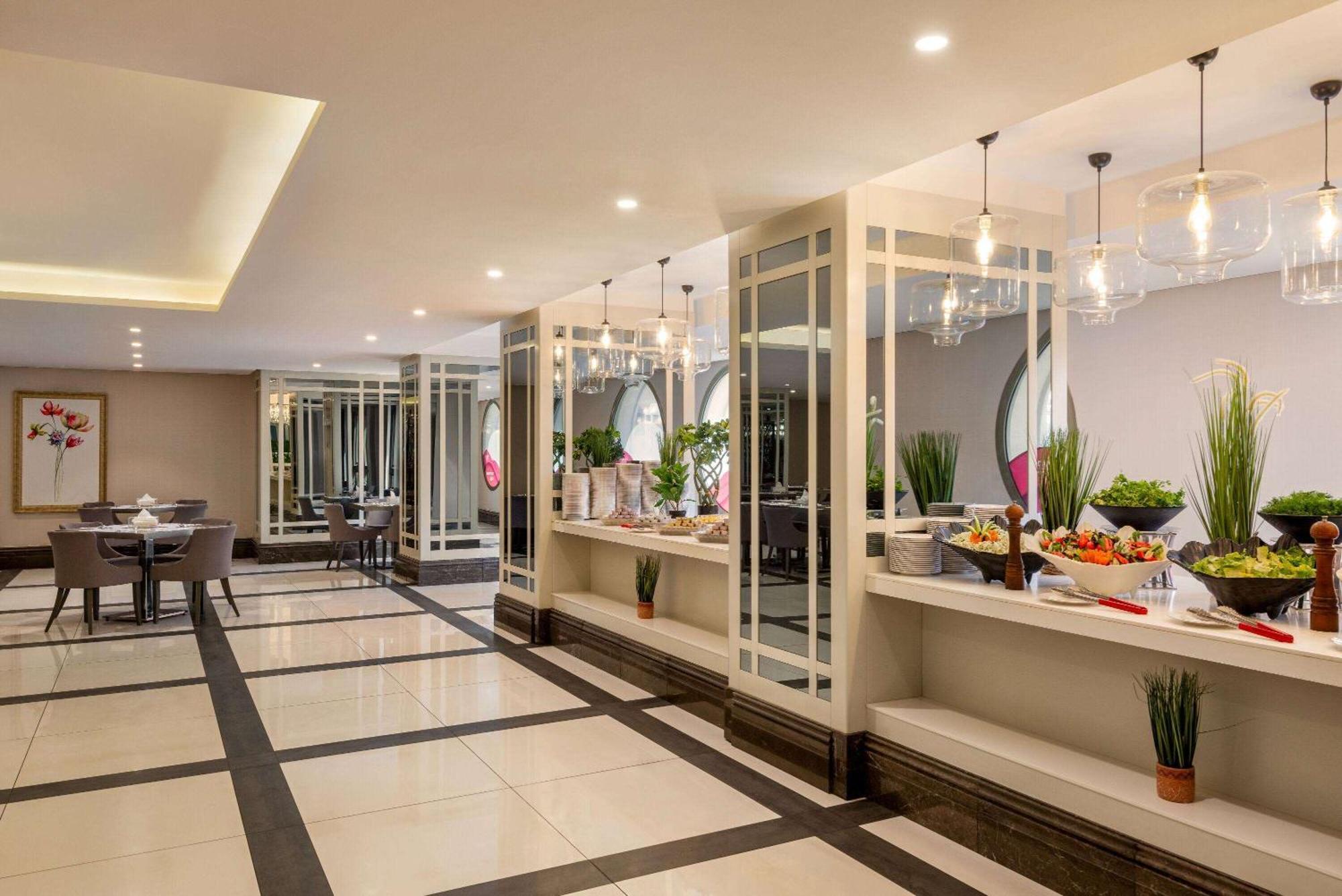 Ramada By Wyndham Makkah Zad Al Tayseer Mecca ภายนอก รูปภาพ